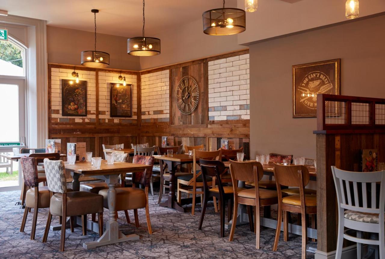 Holmfield Arms By Greene King Inns Wakefield Buitenkant foto